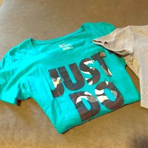 Nike tops SOLD
